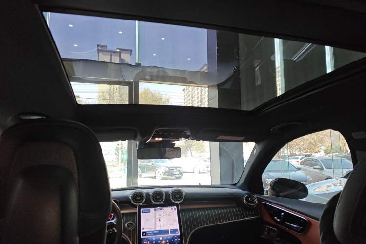 Used Mercedes-Benz GLC 2023 GLC 260 L 4MATIC Luxury Model 5 Seats
