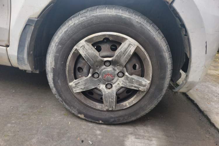 Used Wuling Hongguang 2014 1.2L Base Model China IV Right Front Wheel Hub