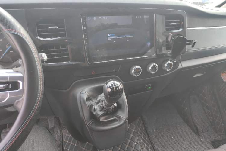 Used JMC Fushun 2023 2.0T Manual Short-Wheelbase Mid-Height Commercial Multi-Purpose 5-Seater Passenger Vehicle