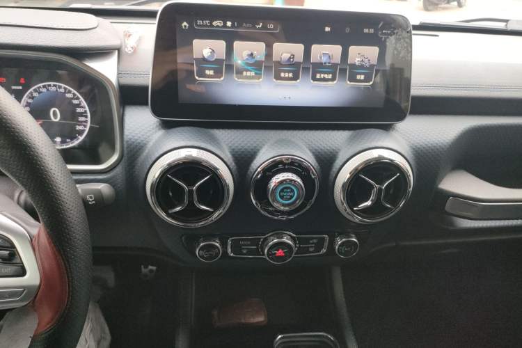 Used BAIC Off-Road BJ40 2021 2.0D Automatic Four-Wheel Drive Blade Hero Edition Adventurer Type Audio And AC Panel