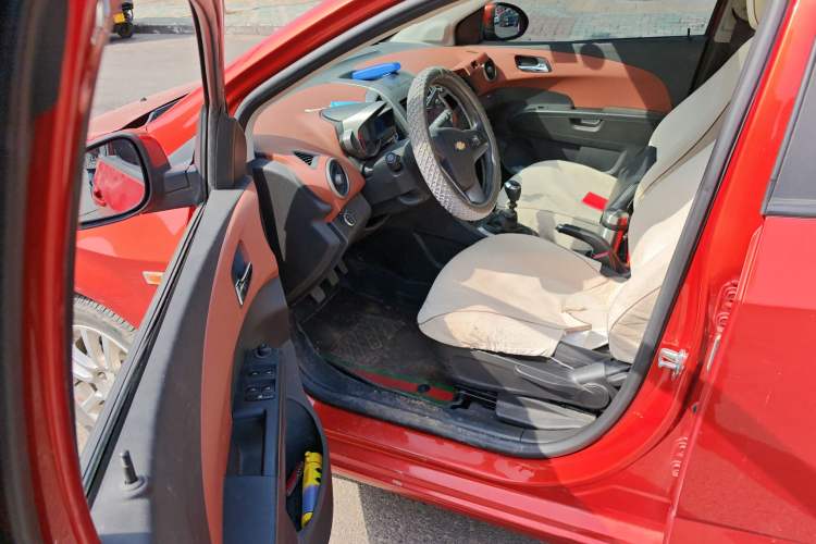 Used Chevrolet Aveo Sonic 2011 Sedan 1.4L Manual Transmission SE