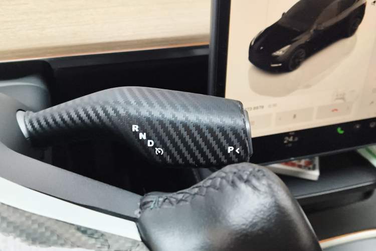 Used Tesla Model Y 2022 Long-Range All-Wheel-Drive Version