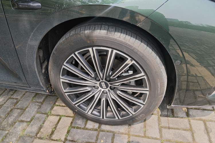 Used Geely Galaxy Galaxy 8 2025 130km EM-i Flagship Edition