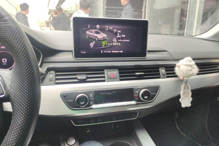 Used Audi A4L 2018 30th Anniversary Edition 40 TFSI Fashion Model Audio And AC Panel