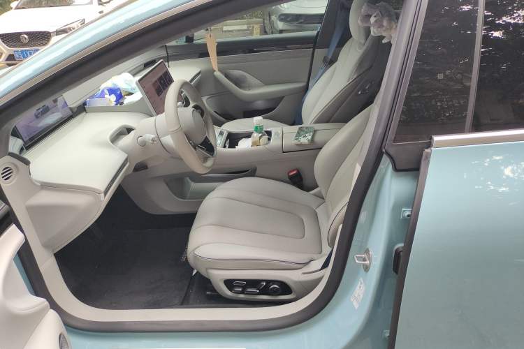 Used Hima Luxeed S7 2025 705 km Max
