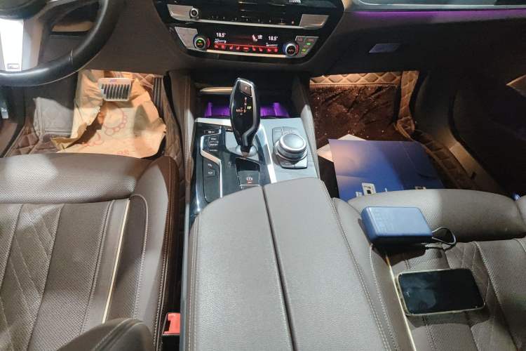 Used BMW 5 Series 2022 Second Facelift 530Li Luxury Version M Sport Package Gear Lever