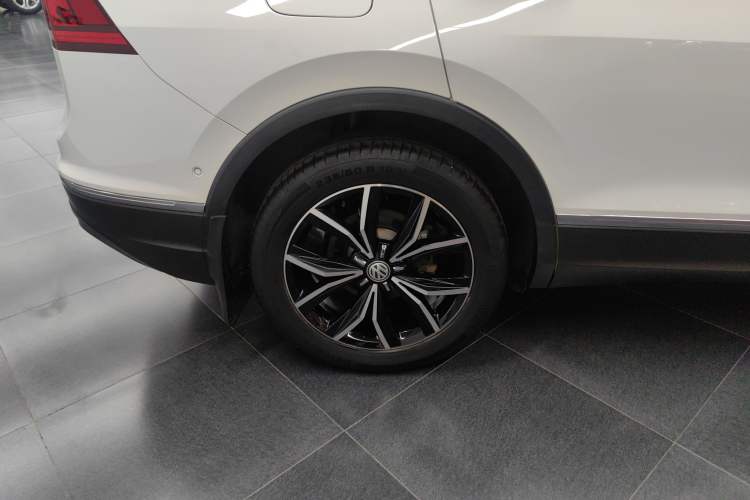 Used Volkswagen Tiguan L 2019 330TSI Automatic Two-Wheel Drive Smart Luxury Version China V Emission Standard