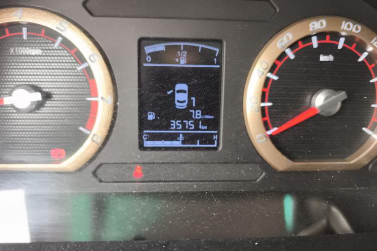 Used FORTHING Lingzhi 2017 M5L 1.6L 7-Seater Comfort Model
