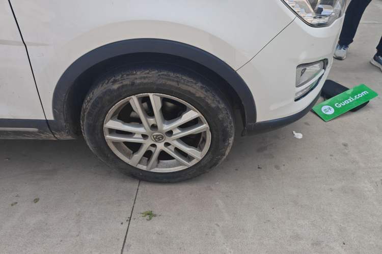 Used Baojun 560 2016 1.5T Manual Comfort Edition Right Front Wheel Hub