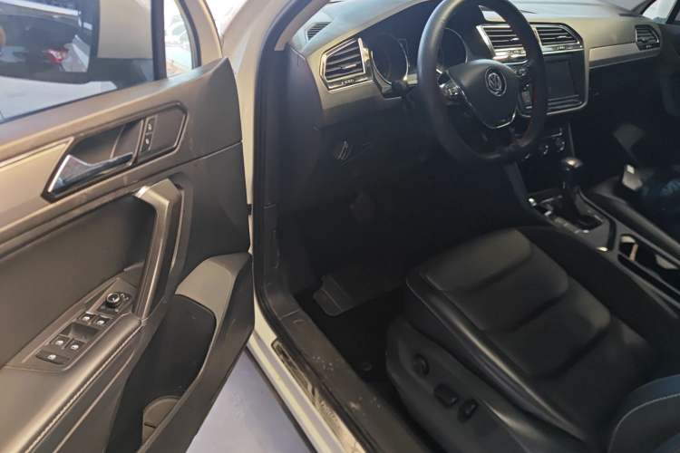 Used Volkswagen Tiguan L 2018 Facelift 330TSI Automatic Two-Wheel Drive Luxury Edition Driver Seat