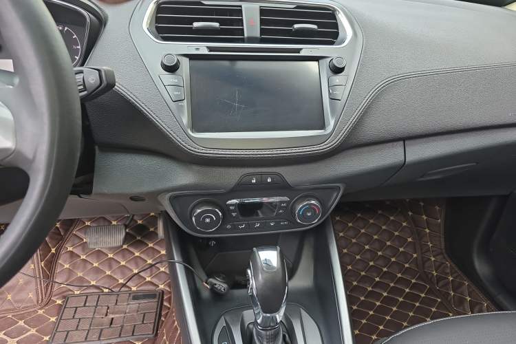 Used Ford Escort 2015 1.5L Automatic Fashion Model Audio And AC Panel