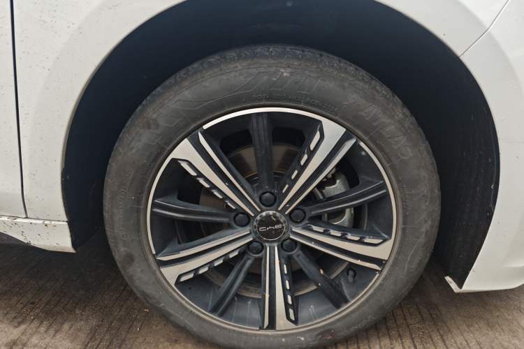 Used BYD Destroyer 05 2024 Honor Edition DM-i 120KM Luxury Model Right Front Wheel Hub