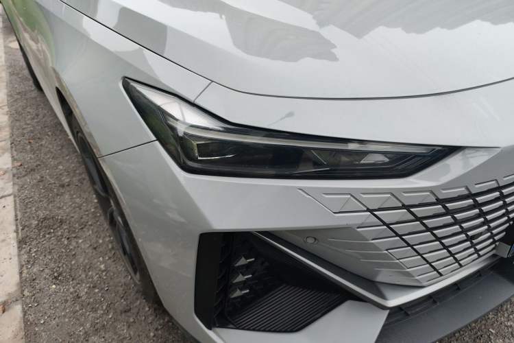 Used CHANGAN UNI-V 2022 1.5T Prestige Version Right Front Headlight