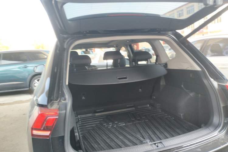 Used Volkswagen Tiguan L 2019 Revised 330TSI Automatic Two-Wheel Drive Smart & Luxury Edition China VI Standard Trunk