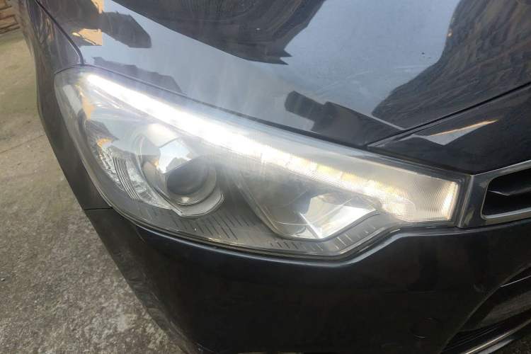 Used Kia K3S 2014 1.6L Automatic GLS Right Front Headlight