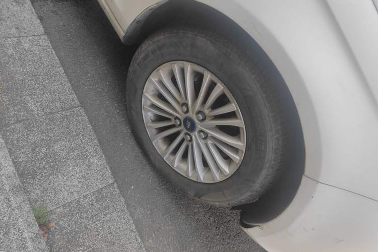 Used Ford Escort 2017 Revised Version 1.5L Automatic Comfort Edition Right Front Wheel Hub