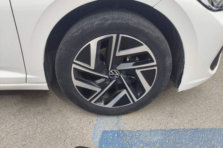 Used Volkswagen Sagitar 2024 300TSI DSG Excellence Edition Right Front Wheel Hub