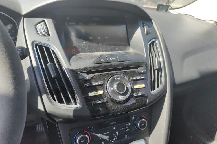 Used Ford Focus 2015 Hatchback EcoBoost 125 Automatic Supreme Style Edition Audio And AC Panel