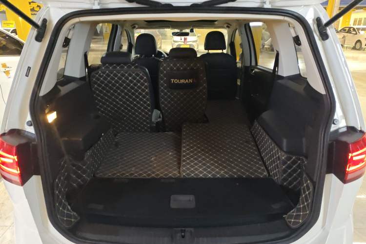 Used Volkswagen Touran 2021 Touran L 280TSI DSG Comfort Edition 7 Seats
