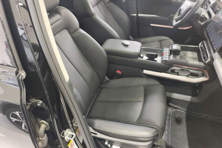 Used Formula Leopard Titanium 3 2025 501KM All-Wheel Drive Intelligent Driving Ultra Version
