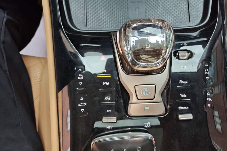 Used Denza D9 2022 DM-i 970 Four-Wheel Drive Flagship Model Gear Lever