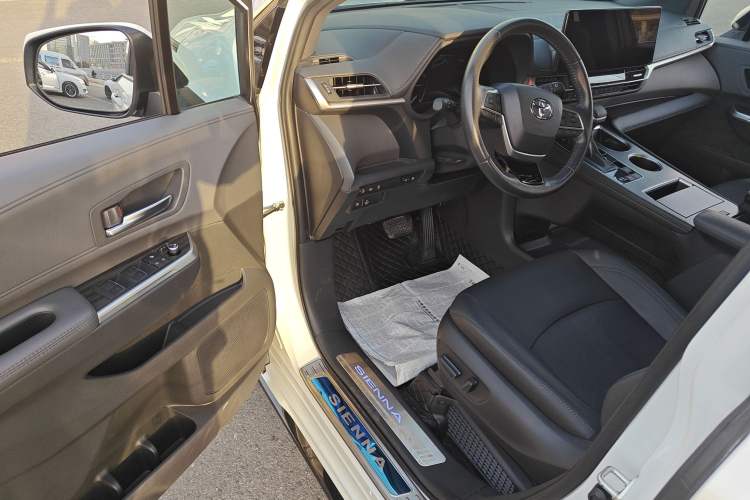 Used Toyota Sienna 2021 2.5L Hybrid Ultimate Edition
