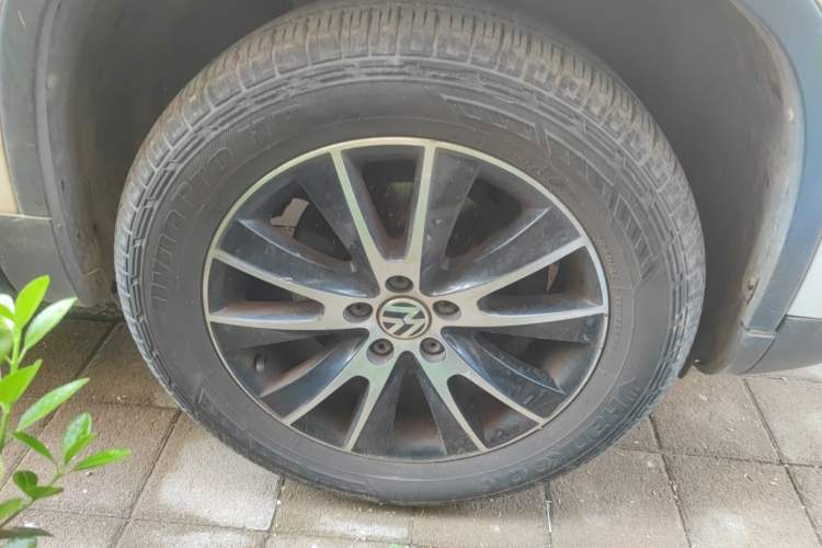 Used Volkswagen Tiguan 2013 1.8TSI Automatic Two-Wheel Drive Luxury Model Right Front Wheel Hub
