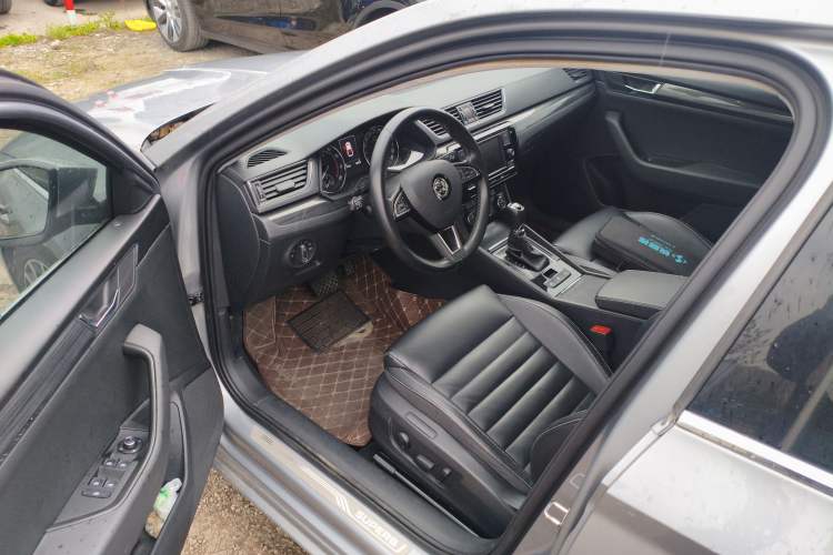 Used Skoda Superb 2016 TSI330 DSG Smart Drive Edition Driver Seat