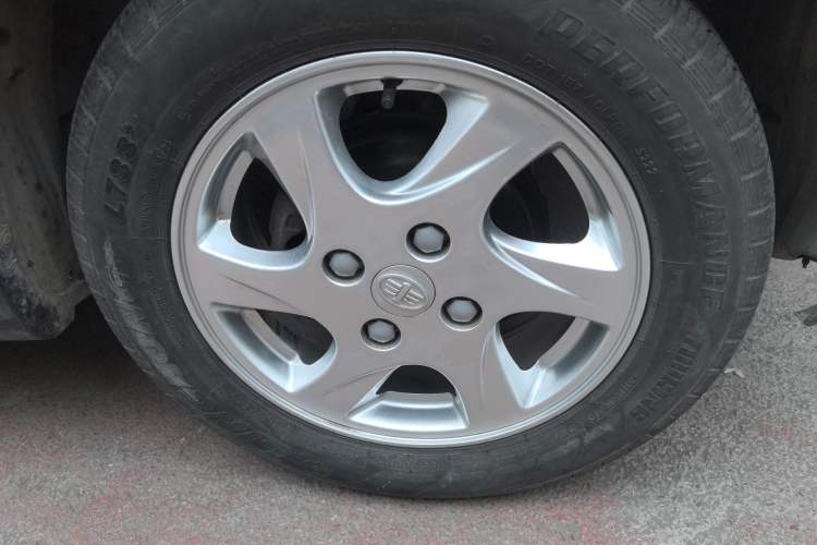 Used FAW Senya S80 2014 1.3L Manual 7-Seater Classic Edition Right Front Wheel Hub