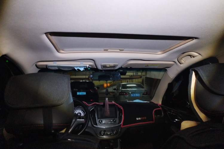 Used Baojun 560 2016 1.5T Manual Luxury Model Headliner