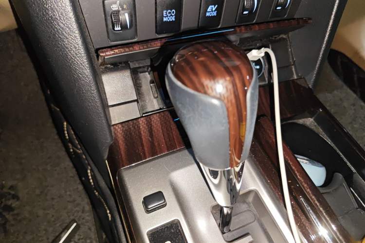 Used Toyota Camry 2015 Dual-Engine 2.5 HG Luxury Navigation Edition
