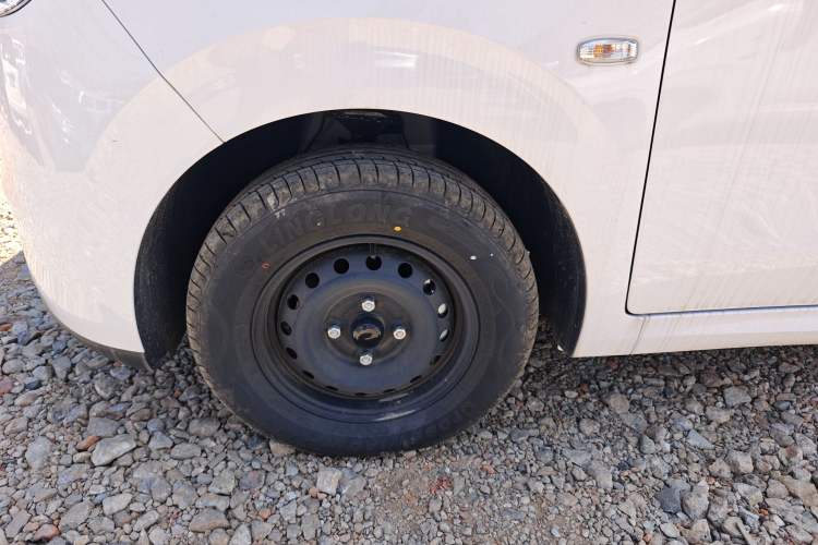 Used Wuling Hongguang New Energy 2025 Extended-Range Hybrid 50 km Standard Version Left Front Wheel Hub