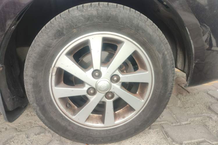 Used FAW Xiali N5 2014 1.3L Manual Comfort Version Right Front Wheel Hub