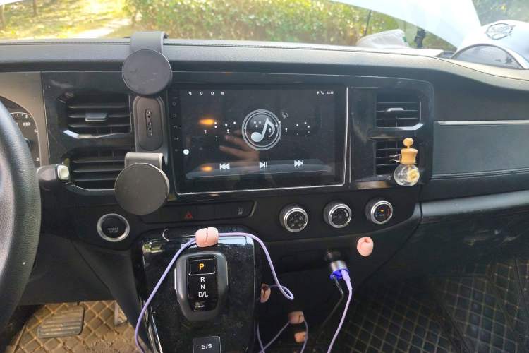 Used JMC Fushun 2023 2.0T Automatic Short-Wheelbase Mid-Height Commercial Multi-Purpose Passenger Vehicle 5 Seats