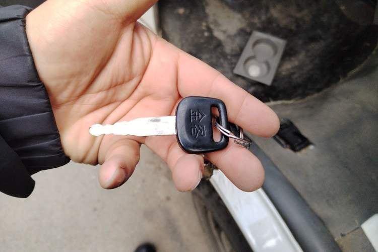 Used Jinbei Hiace 2016 2.2L Express Van Version V22
