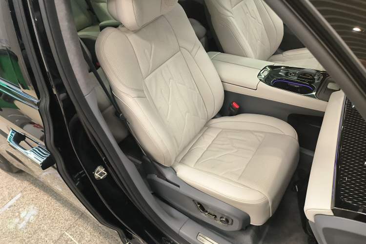 Used Zeekr 009 2024 7-Seater Walk-Through Version Four-Wheel Drive 108 kWh