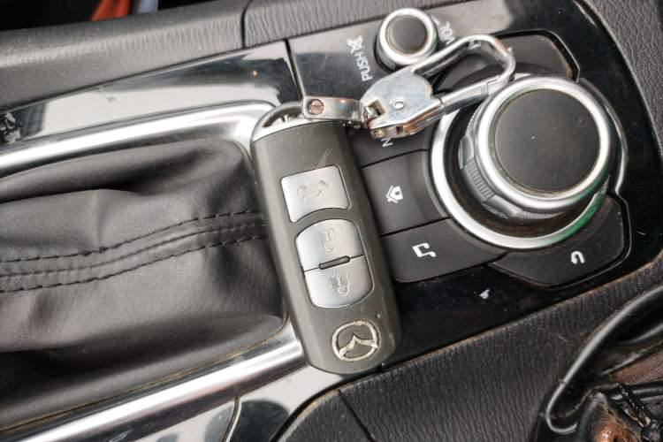 Used Mazda 3 Axela 2016 Sedan 1.5L Automatic Luxury Model