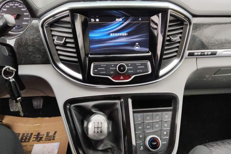 Used JAC Refine M4 2016 2.0L Manual Luxury Version