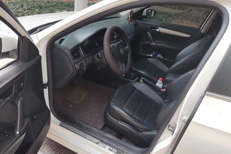 Used Volkswagen Lavida 2013 1.6L Automatic Comfort Edition
