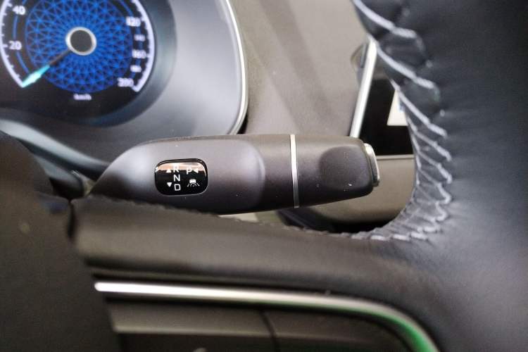 Used Hongqi E-QM5 2025 500km Range Commuter Version