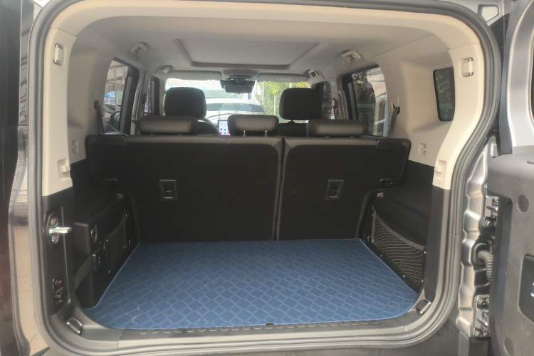 Used JETOUR Traveler 2023 2.0T All-Wheel-Drive CrossPRO Trunk