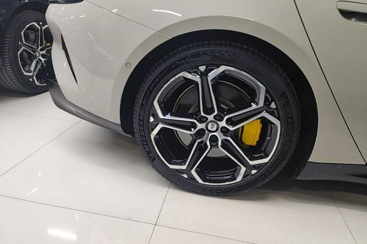 Used Xiaomi Auto SU7 2024 Four-Wheel-Drive Max Founder's Edition
