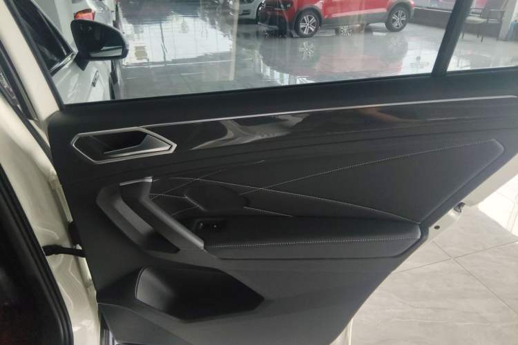 Used Volkswagen Tiguan L 2022 330TSI Automatic Two-Wheel Drive R-Line Enhanced Edition