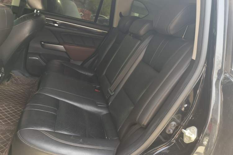 Used GAC Trumpchi GS7 2017 320T Two-Wheel-Drive Luxury Smart Connectivity Model
