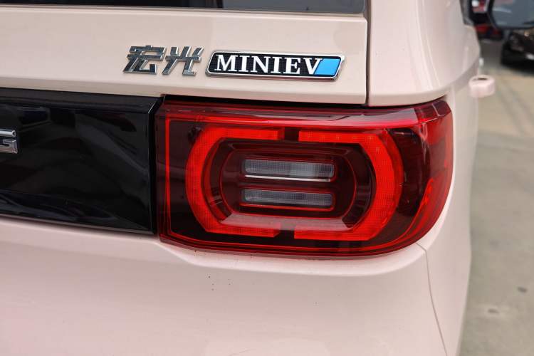 Used Wuling Hongguang MINIEV 2021 Macaron Premium Model – Lithium Iron Phosphate Right Rear Taillight