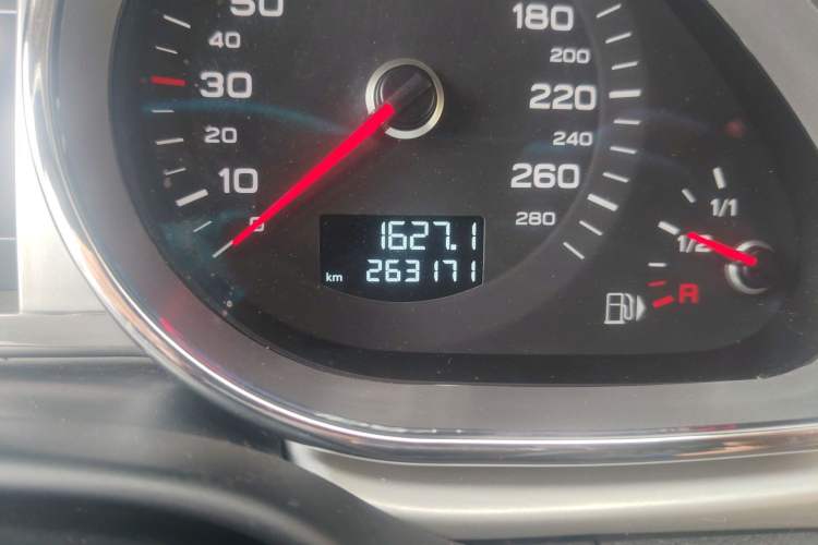 Used Audi Q7 2014 35 TFSI Sport Edition Odometer Close Up