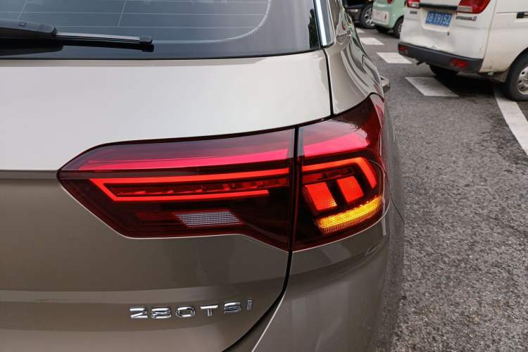 Used Volkswagen T-ROC 2020 280TSI DSG Two-Wheel Drive Comfort Version