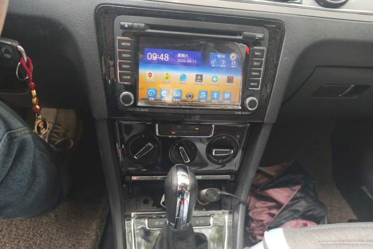 Used Volkswagen Bora 2014 1.6L Automatic Comfort Model Audio And AC Panel