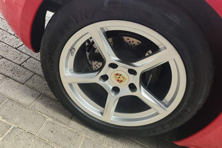 Used Porsche 718 2020 Boxster 2.0T Right Rear Wheel Hub