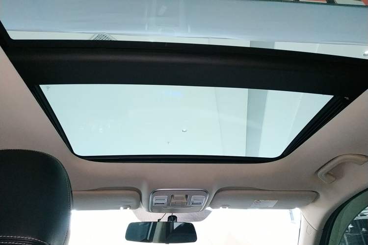 Used Geely Auto Emgrand X7 Sport 2016 1.8TD Automatic Smart Connectivity Version Headliner